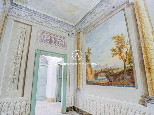 Palazzo in vendita a San Carlo, Marina Di Massa