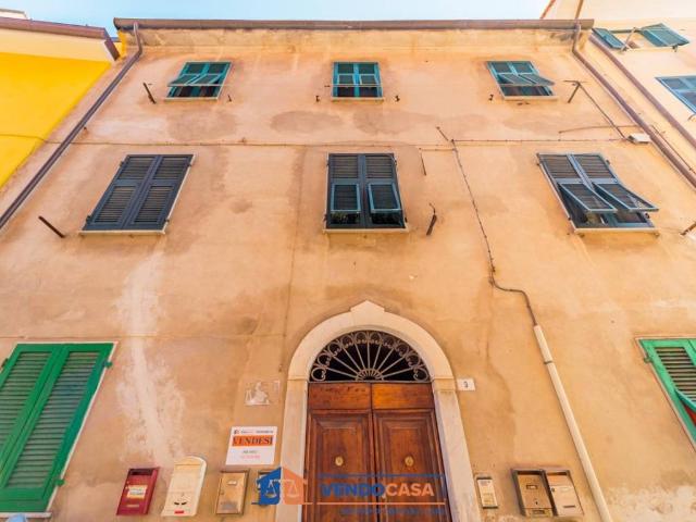Palazzo in vendita a San Carlo, Marina Di Massa