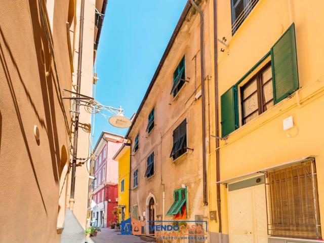 Palazzo in vendita a San Carlo, Marina Di Massa