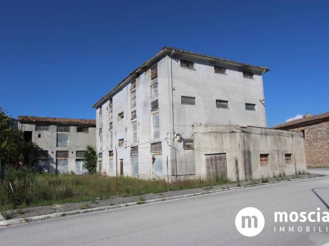Palazzo in vendita a Marche, Macerata