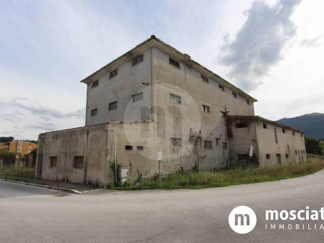 Palazzo in vendita a Marche, Macerata