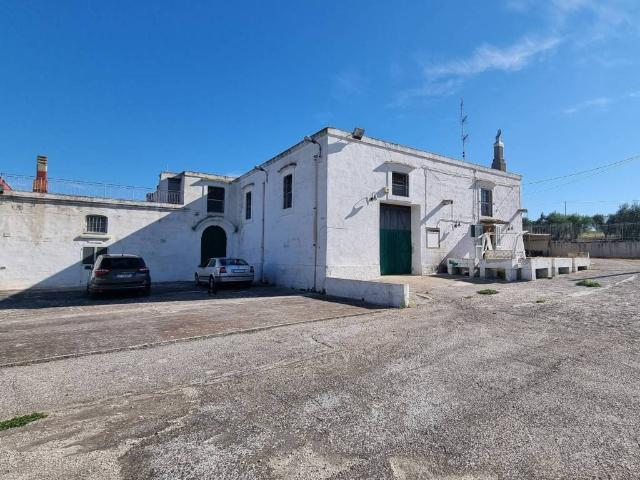 Palazzo in vendita a Z.I. La Martella, Matera