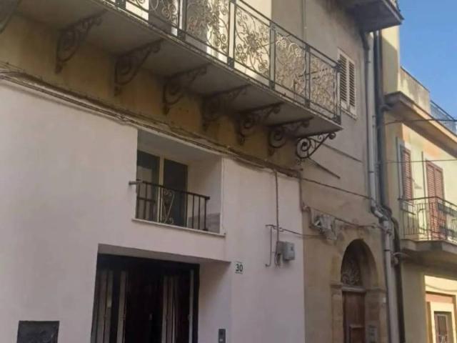 Palazzo in vendita a Mazzarino, Sicilia