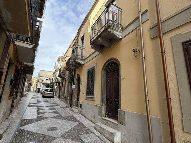 Palazzo in vendita a Mazzarrà Sant'andrea, Sicilia