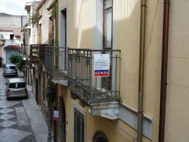 Palazzo in vendita a Mazzarrà Sant'andrea, Sicilia