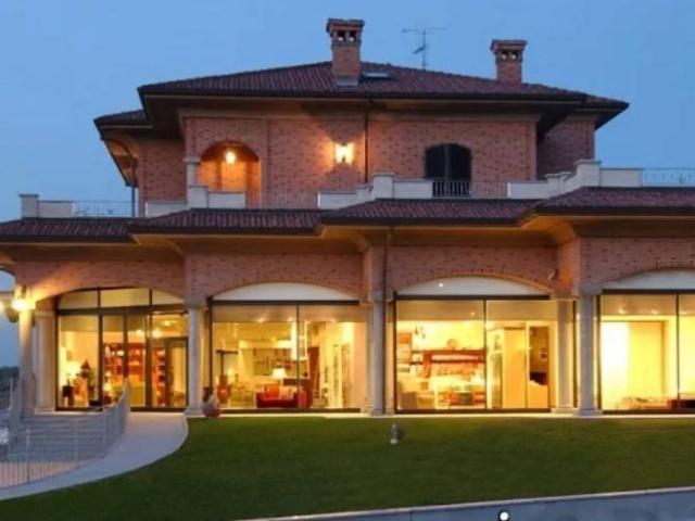 Palazzo in vendita a Meda, Lombardia