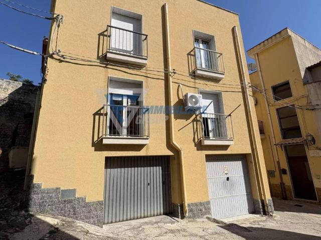 Palazzo in vendita a Melilli, Sicilia