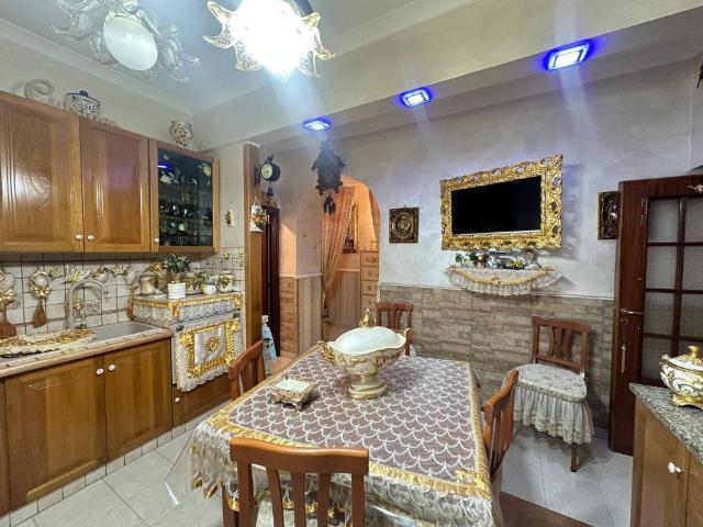 Palazzo in vendita a Rione 219, Melito Di Napoli