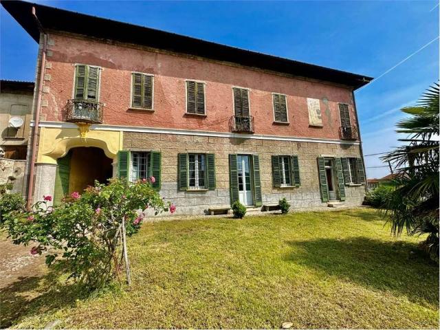 Palazzo in vendita a Mercallo, Lombardia