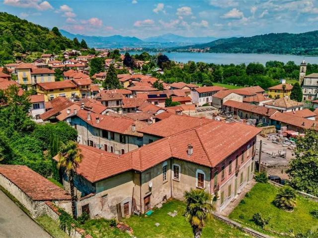 Palazzo in vendita a Mercallo, Lombardia