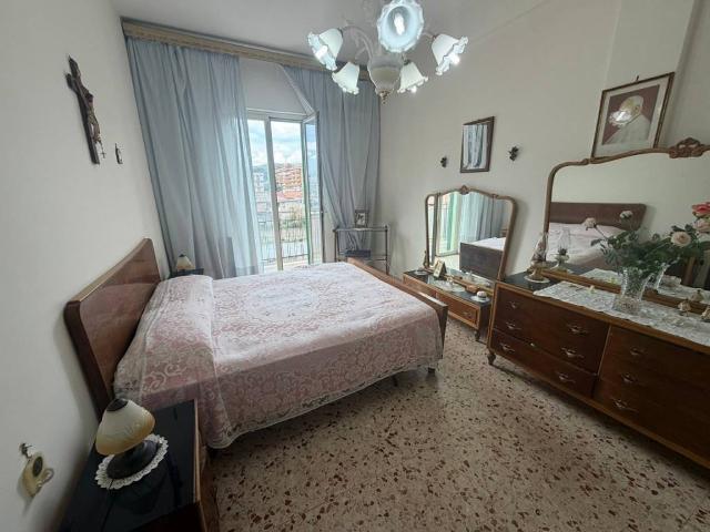 Palazzo in vendita a Valle degli Angeli, Messina