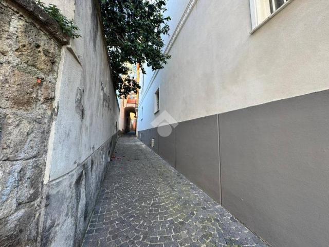 Palazzo in vendita a Meta, Campania