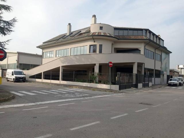 Palazzo in vendita a Municipio 8 di Milano, Milano