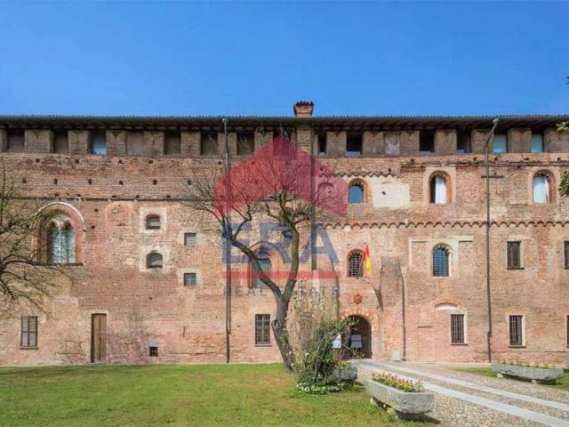 Palazzo in vendita a Lacchiarella, Milano