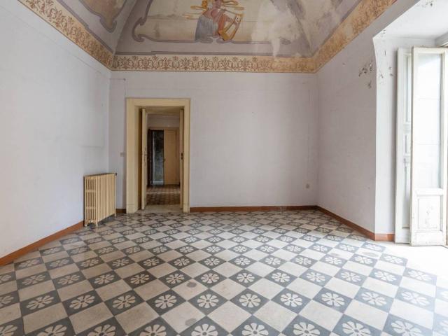 Palazzo in vendita a Puglia, Barletta-andria-trani