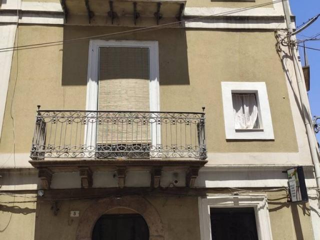 Palazzo in vendita a Mirabella Imbaccari, Sicilia