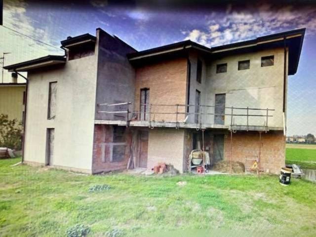 Palazzo in vendita a Unione Comuni Modenesi Area Nord, Mirandola