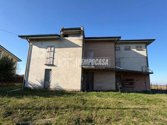 Palazzo in vendita a Unione Comuni Modenesi Area Nord, Mirandola