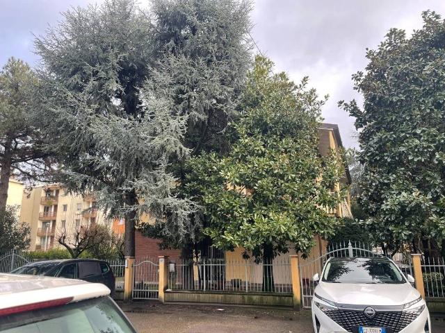 Palazzo in vendita a Crocetta-San Lazzaro-Modena Est, Modena