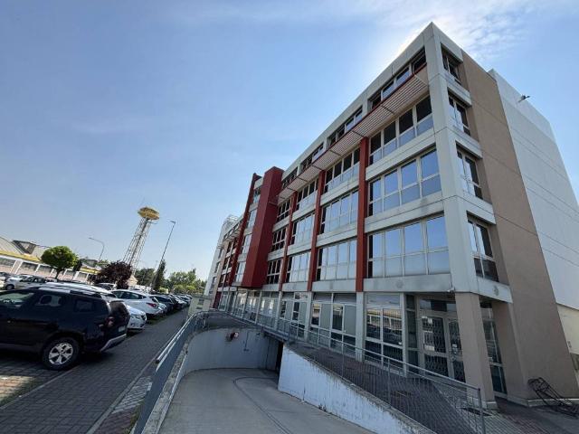 Palazzo in vendita a Crocetta-San Lazzaro-Modena Est, Modena