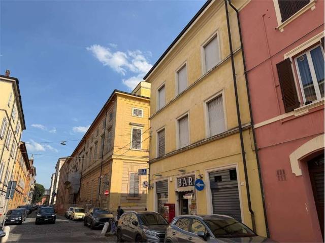 Palazzo in vendita a Centro Storico, Modena
