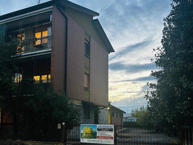 Palazzo in vendita a San Faustino-Madonnina-Quattroville, Modena