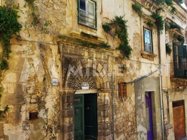 Palazzo in vendita a Modica, Modica Alta