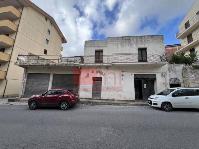 Palazzo in vendita a Modica, Sacro Cuore