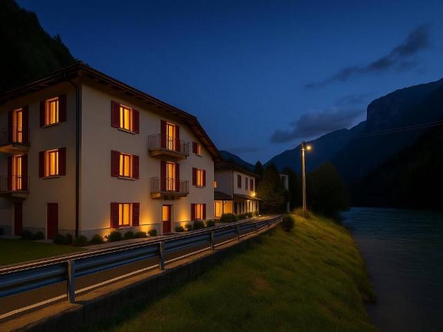 Palazzo in vendita a Comunità Montana della Valle Brembana, Moio De' Calvi