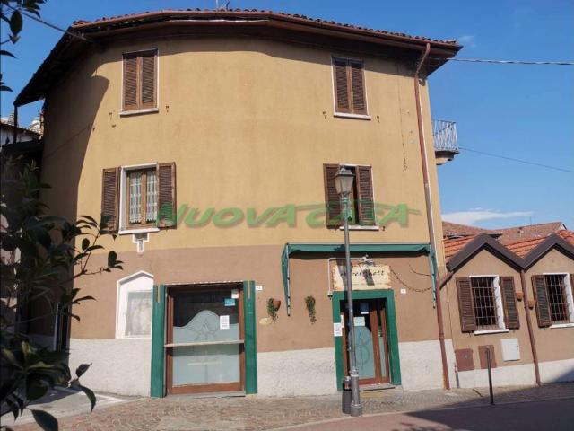 Palazzo in vendita a Molteno, Lombardia