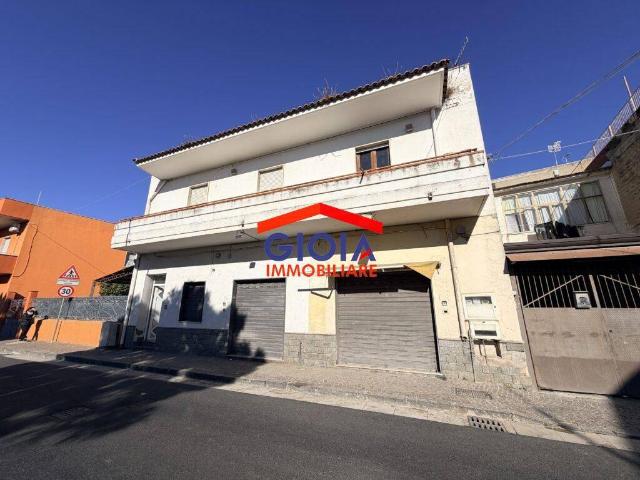 Palazzo in vendita a Mondragone