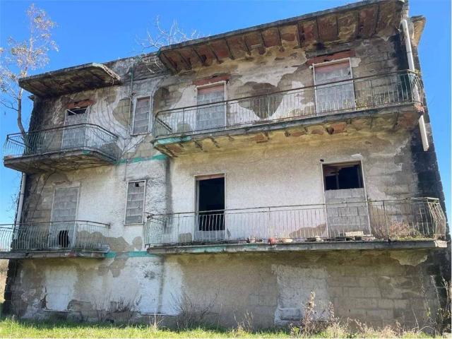 Palazzo in vendita a Pescopagano, Mondragone