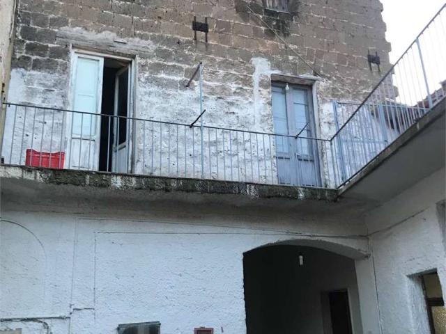 Palazzo in vendita a Mondragone, Campania