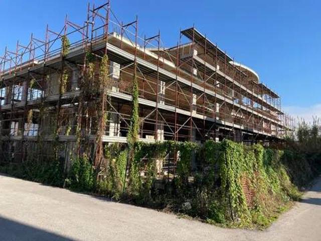 Palazzo in vendita a Mondragone, Campania