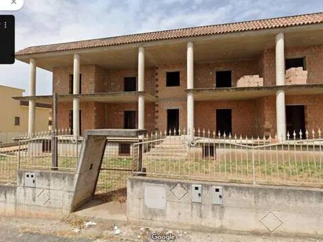 Palazzo in vendita a Mondragone, Campania