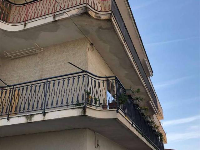 Palazzo in vendita a Mondragone, Campania