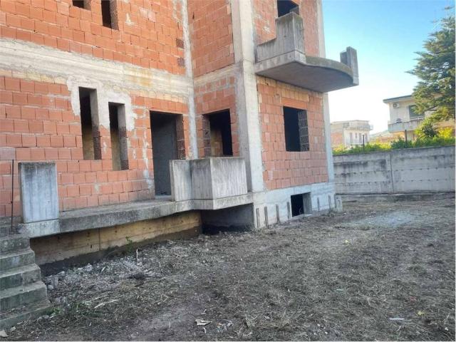 Palazzo in vendita a Mondragone, Campania