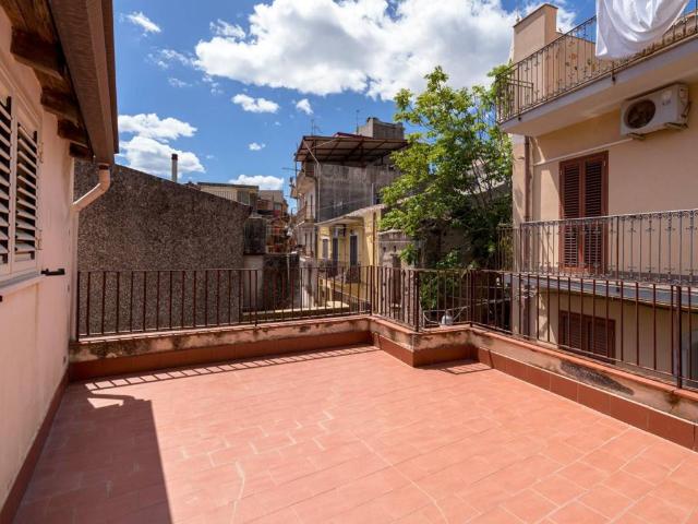 Palazzo in vendita a Mongiuffi Melia, Sicilia