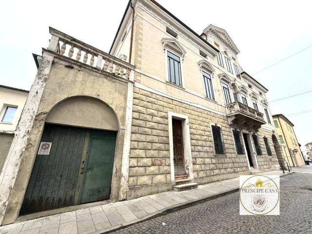 Palazzo in vendita a Montagnana, Veneto