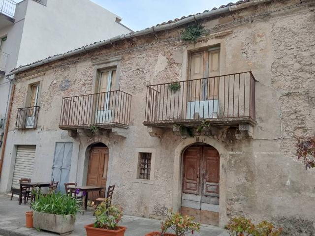 Palazzo in vendita a Montalbano Elicona, Sicilia