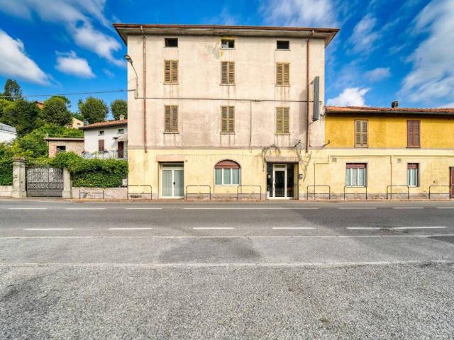 Palazzo in vendita a Lucino, Montano Lucino
