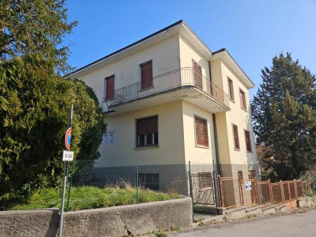 Locale Commerciale in vendita a Terre Roveresche, Marche