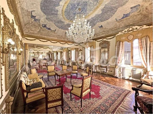 Palazzo in vendita a Marche, Pesaro E Urbino