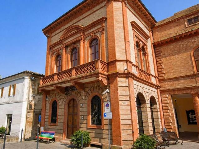 Palazzo in vendita a Marche, Ancona