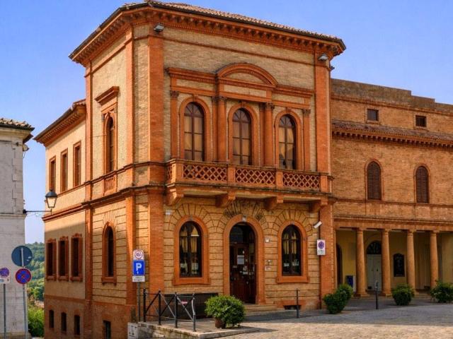 Palazzo in vendita a Marche, Ancona