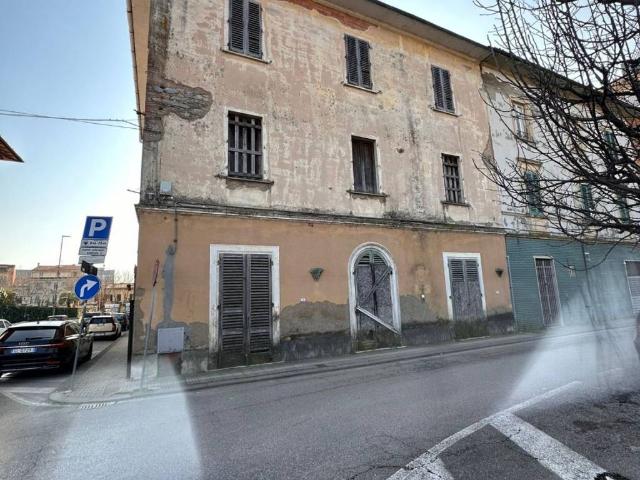 Palazzo in vendita a Gallo, Montecatini - Terme