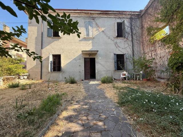 Palazzo in vendita a Basilicagoiano, Montechiarugolo