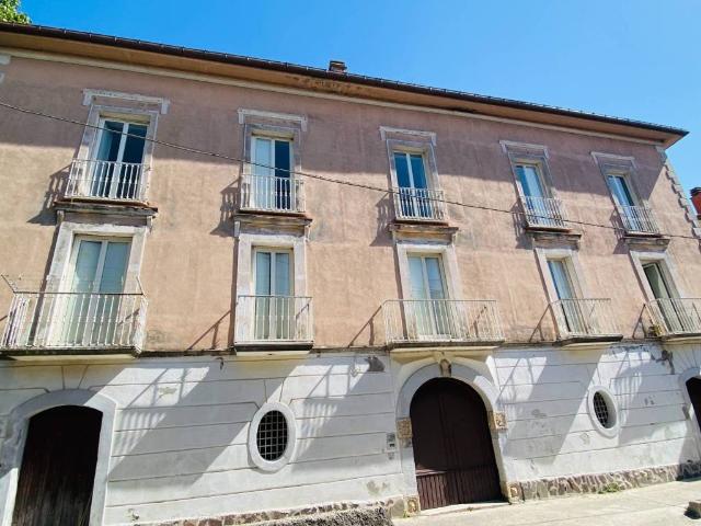 Palazzo in vendita a Vetriera, Monteforte Irpino