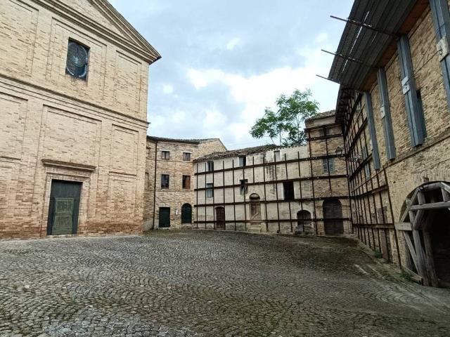Palazzo in vendita a Marche, Fermo