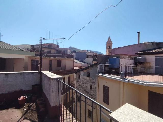 Palazzo in vendita a Montelepre, Sicilia